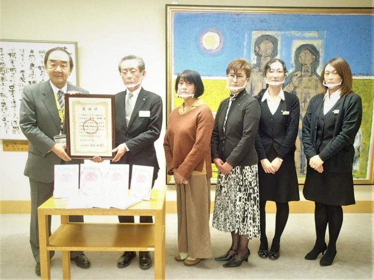 【社会貢献への取り組み】苫小牧市に絵本｢おなかちゃん｣を寄贈しました｡
